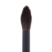 Load image into Gallery viewer, Surratt Beauty Artistique Smokey Eye Brush - Large
