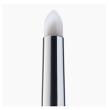 Load image into Gallery viewer, e.l.f. Cosmetics Precision Brush Collection - No.202 Smudge Brush