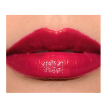 Load image into Gallery viewer, MAC Vamplify Lipgloss - Peer Pressure