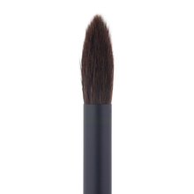 Load image into Gallery viewer, Surratt Beauty Artistique Smokey Eye Brush - Medium