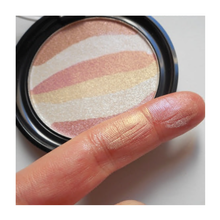 Load image into Gallery viewer, Wet N Wild Color Icon Rainbow Highlighter - 34914 Everlasting Glow