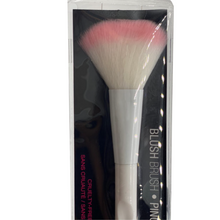 Load image into Gallery viewer, Wet N Wild Essential Brushes - C796 Blush