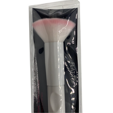 Load image into Gallery viewer, Wet N Wild Essential Brushes - C792A Flat Top
