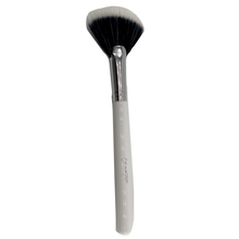 Load image into Gallery viewer, ColourPop Makeup Brush - Fan Brush Nº 05